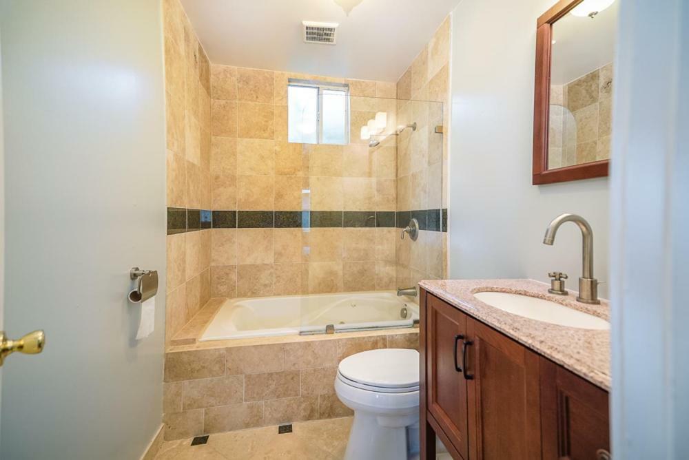 Stylish 2 Bed & 2 Bath At The Heart Of Hollywood With Free Parking - One Car Only Los Ángeles