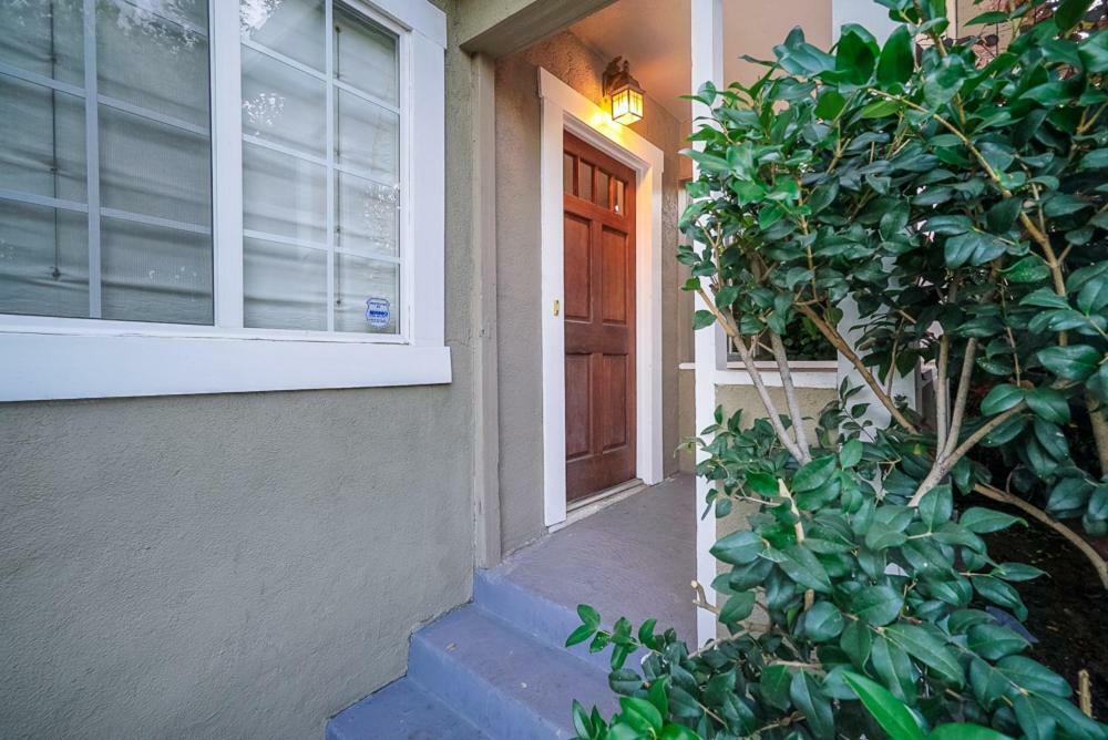 Apartamento Stylish 2 Bed & 2 Bath At The Heart Of Hollywood With Free Parking - One Car Only Los Ángeles
